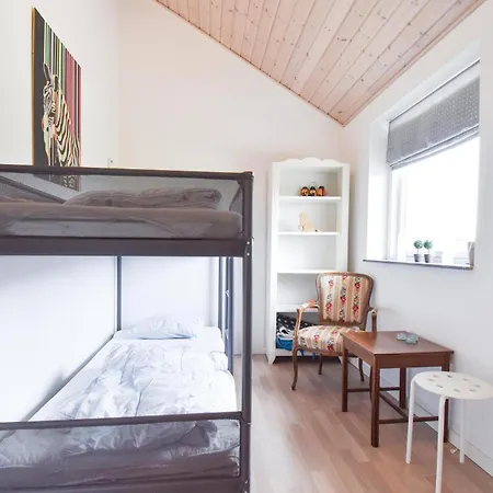 Four-bedroom In Hébergement de vacances Otterup