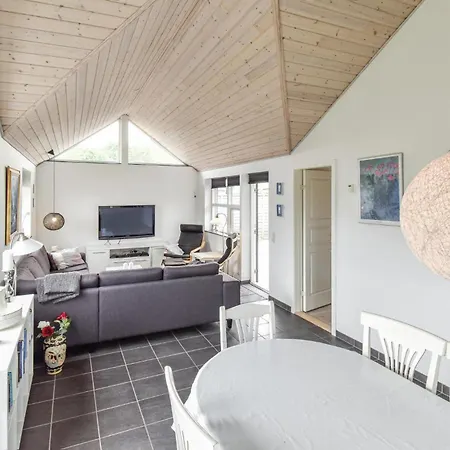 Four-bedroom In Hébergement de vacances *